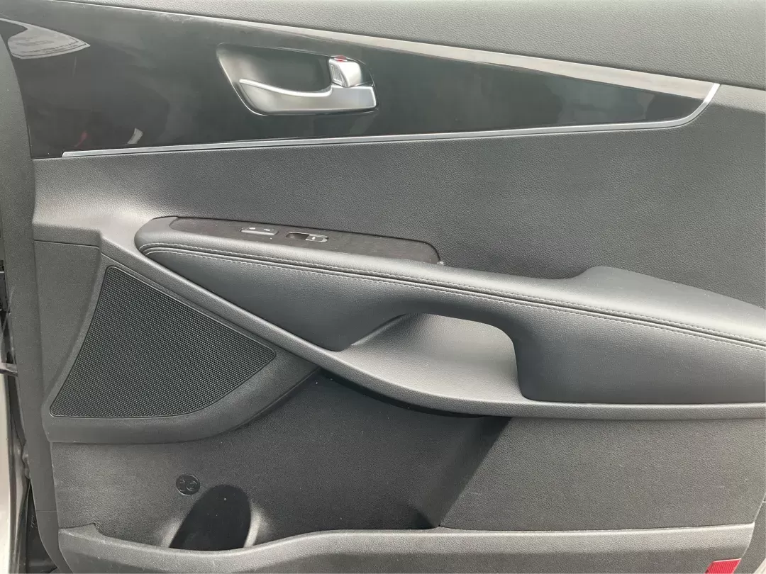 2017 Kia Sorento 3.3L LX (5XYPGDA52HG) with an Lambda II 3.3L V-6 gasoline direct injection engine, located at 4508 South Dixie Dr, Moraine, OH, 45439, (937) 908-9800, 39.689976, -84.218452 - One Owner - Photo#18