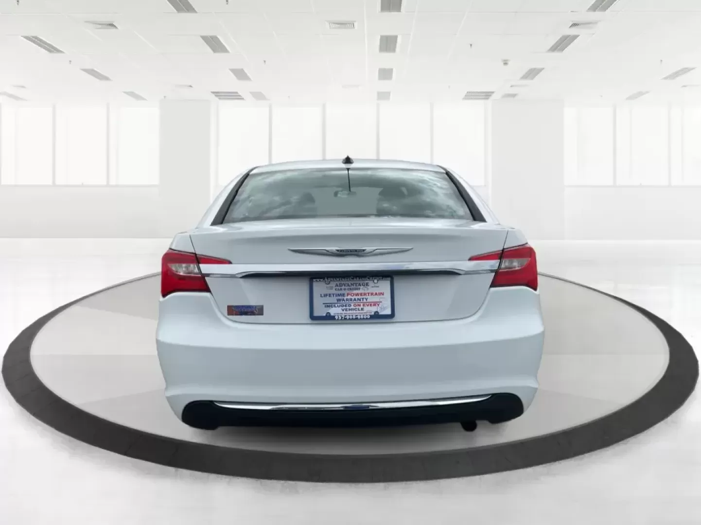 2012 Chrysler 200 Touring (1C3CCBBB3CN) with an Other engine, located at 401 Woodman Dr, Riverside, OH, 45431, (937) 908-9800, 39.760899, -84.123421 - 2012 Chrysler 200 Touring - Photo#4