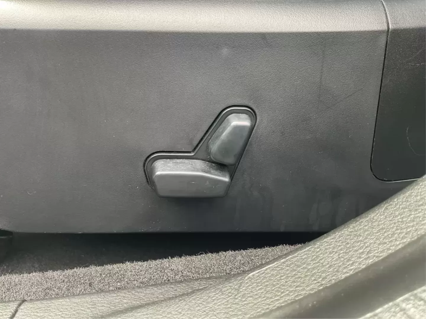 2012 Chrysler 200 Touring (1C3CCBBB3CN) with an Other engine, located at 401 Woodman Dr, Riverside, OH, 45431, (937) 908-9800, 39.760899, -84.123421 - 2012 Chrysler 200 Touring - Photo#17