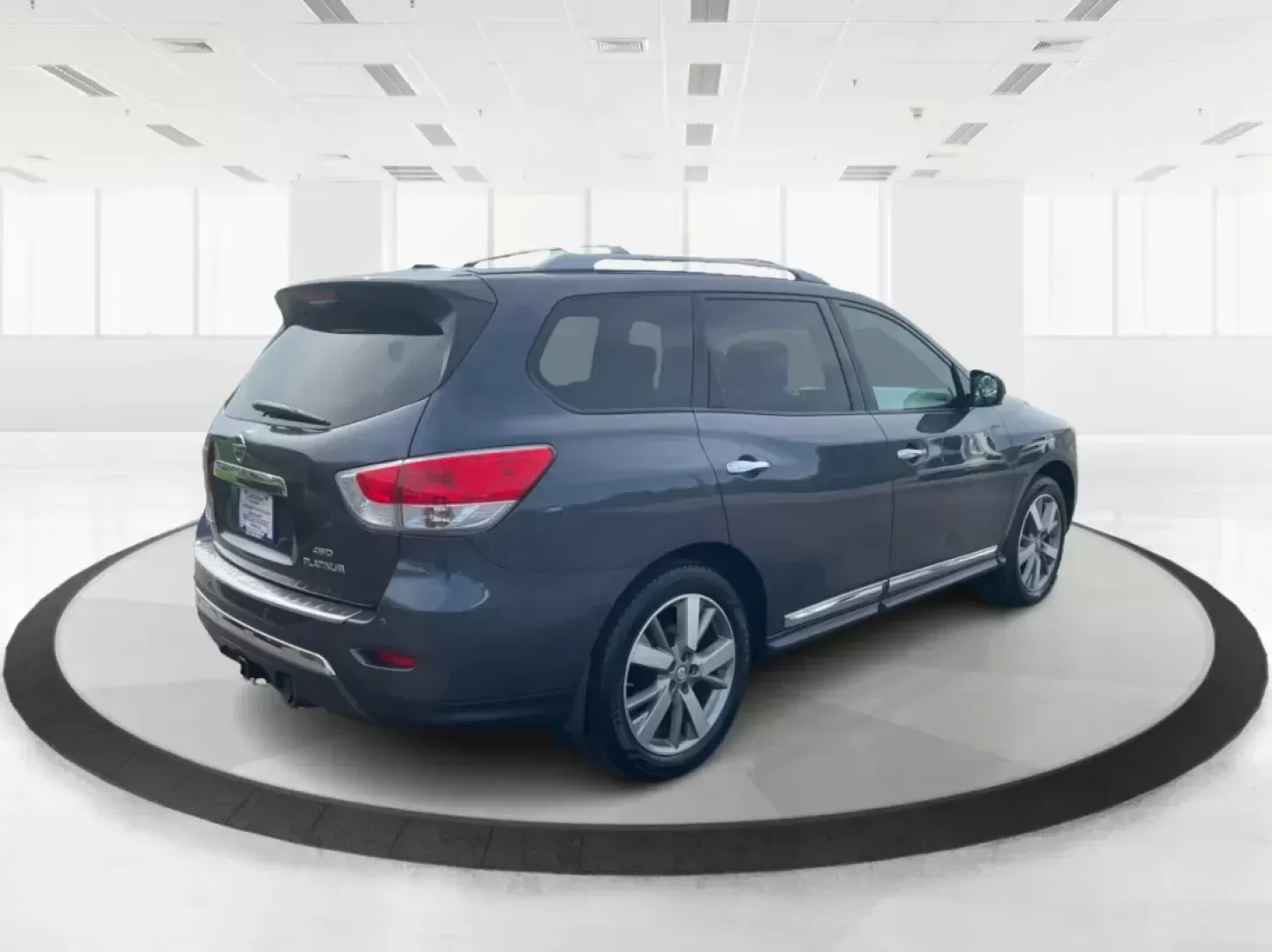 2014 Nissan Pathfinder Platinum (5N1AR2MM6EC) with an 3.5L V-6 DOHC engine, located at 880 E. National Road, Vandalia, OH, 45377, (937) 908-9800, 39.891918, -84.183594 - Photo#1