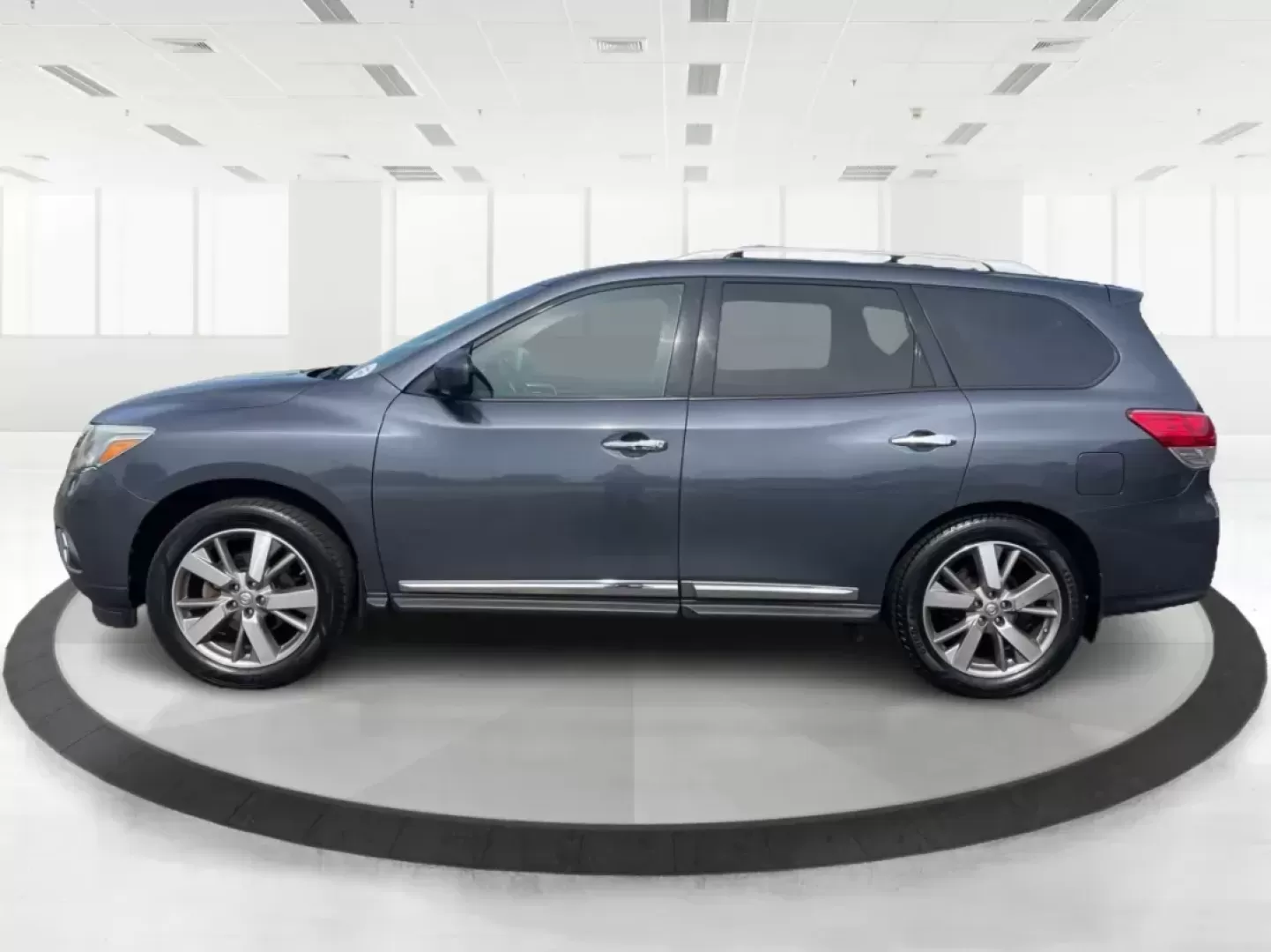 2014 Nissan Pathfinder Platinum (5N1AR2MM6EC) with an 3.5L V-6 DOHC engine, located at 880 E. National Road, Vandalia, OH, 45377, (937) 908-9800, 39.891918, -84.183594 - Photo#5