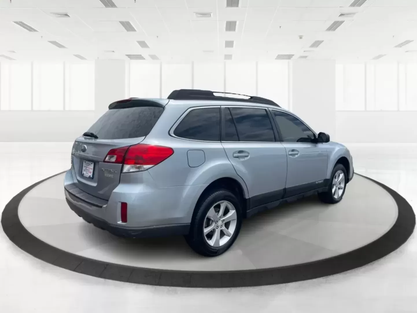 2014 Subaru Outback 2.5i (4S4BRBAC8E3) with an 2.5L H-4 DOHC engine, located at 1230 East Main St, Xenia, OH, 45385, (937) 908-9800, 39.688026, -83.910172 - 2014 Subaru Outback 2.5i - Photo#2
