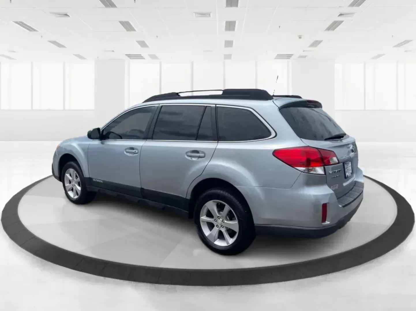2014 Subaru Outback 2.5i (4S4BRBAC8E3) with an 2.5L H-4 DOHC engine, located at 1230 East Main St, Xenia, OH, 45385, (937) 908-9800, 39.688026, -83.910172 - 2014 Subaru Outback 2.5i - Photo#4