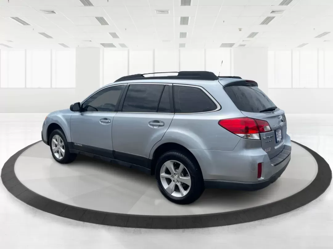 2014 Subaru Outback 2.5i (4S4BRBAC8E3) with an 2.5L H-4 DOHC engine, located at 1230 East Main St, Xenia, OH, 45385, (937) 908-9800, 39.688026, -83.910172 - 2014 Subaru Outback 2.5i - Photo#4