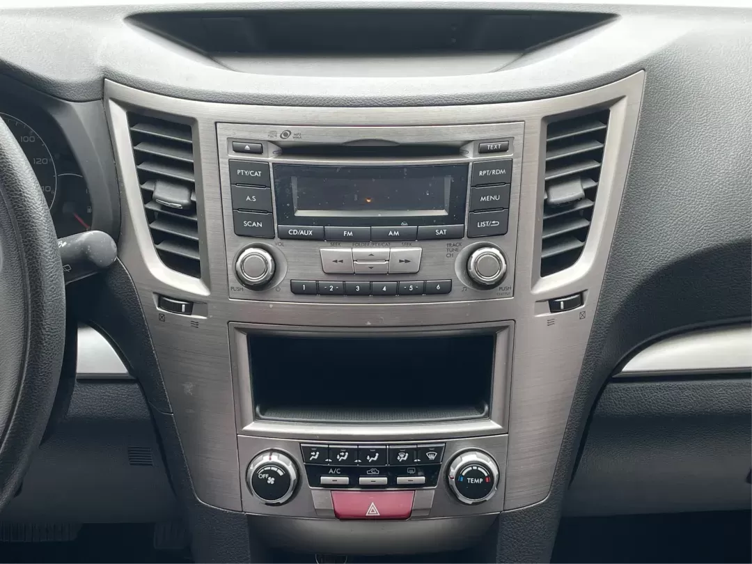 2014 Subaru Outback 2.5i (4S4BRBAC8E3) with an 2.5L H-4 DOHC engine, located at 1230 East Main St, Xenia, OH, 45385, (937) 908-9800, 39.688026, -83.910172 - 2014 Subaru Outback 2.5i - Photo#12