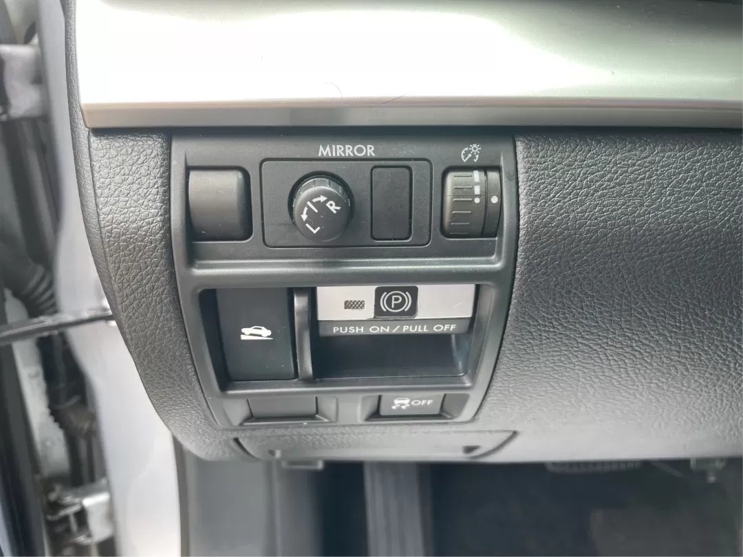 2014 Subaru Outback 2.5i (4S4BRBAC8E3) with an 2.5L H-4 DOHC engine, located at 1230 East Main St, Xenia, OH, 45385, (937) 908-9800, 39.688026, -83.910172 - 2014 Subaru Outback 2.5i - Photo#16