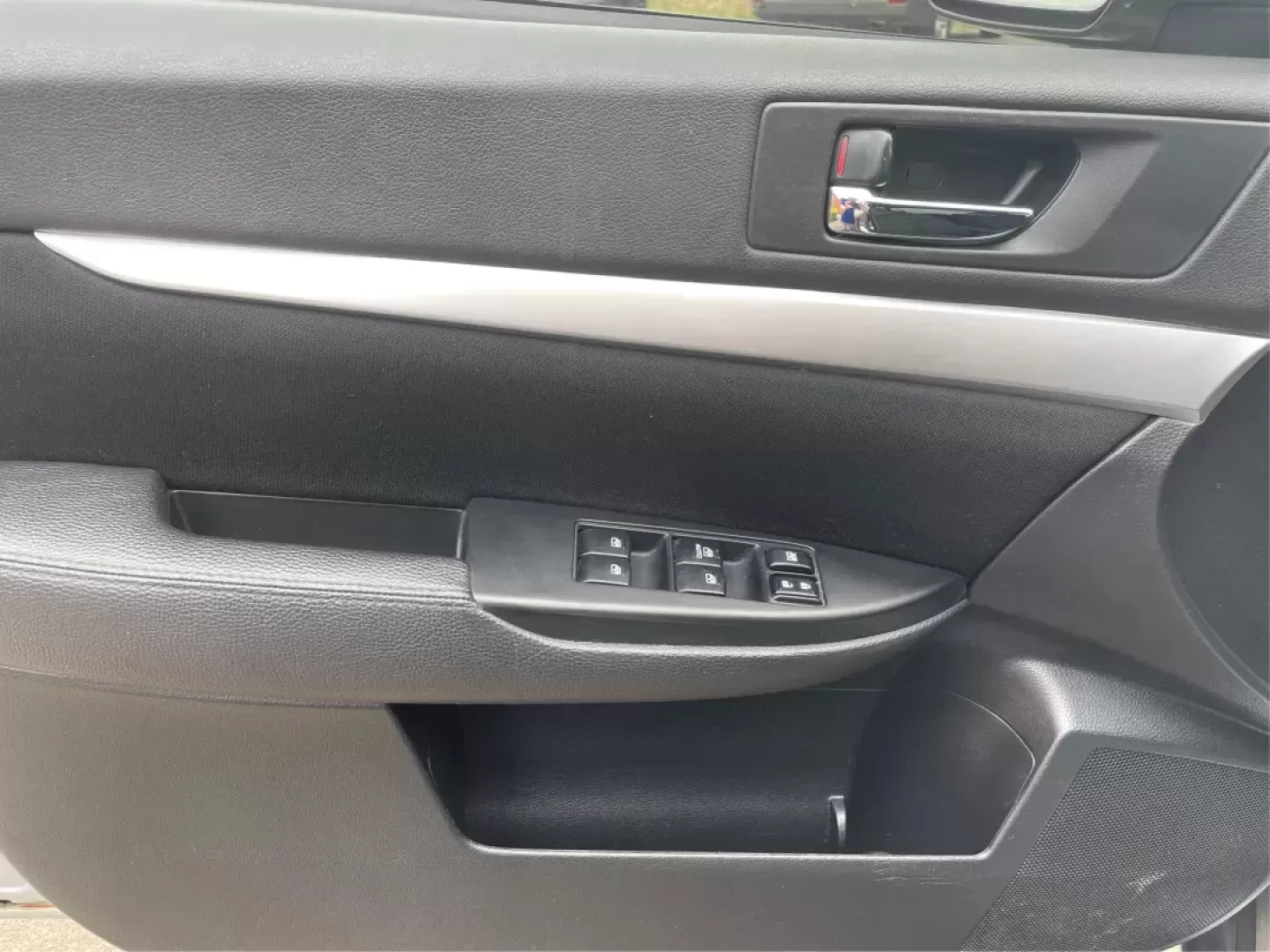 2014 Subaru Outback 2.5i (4S4BRBAC8E3) with an 2.5L H-4 DOHC engine, located at 1230 East Main St, Xenia, OH, 45385, (937) 908-9800, 39.688026, -83.910172 - 2014 Subaru Outback 2.5i - Photo#18