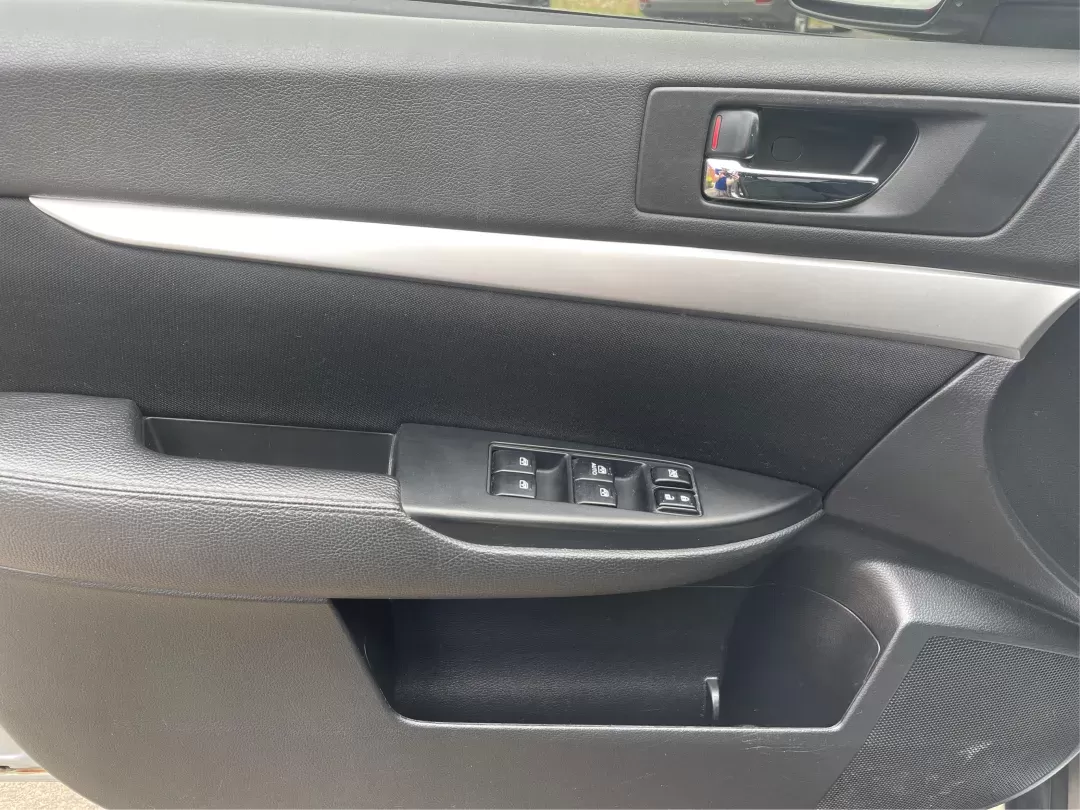 2014 Subaru Outback 2.5i (4S4BRBAC8E3) with an 2.5L H-4 DOHC engine, located at 1230 East Main St, Xenia, OH, 45385, (937) 908-9800, 39.688026, -83.910172 - 2014 Subaru Outback 2.5i - Photo#18