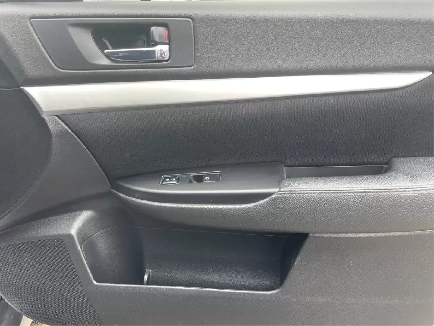 2014 Subaru Outback 2.5i (4S4BRBAC8E3) with an 2.5L H-4 DOHC engine, located at 1230 East Main St, Xenia, OH, 45385, (937) 908-9800, 39.688026, -83.910172 - 2014 Subaru Outback 2.5i - Photo#19