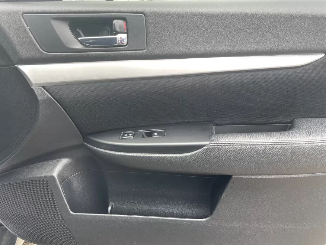2014 Subaru Outback 2.5i (4S4BRBAC8E3) with an 2.5L H-4 DOHC engine, located at 1230 East Main St, Xenia, OH, 45385, (937) 908-9800, 39.688026, -83.910172 - 2014 Subaru Outback 2.5i - Photo#19