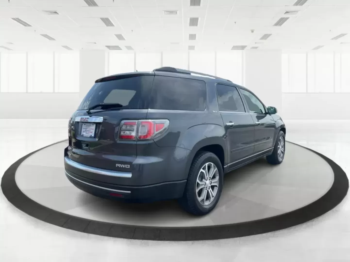 2013 GMC Acadia SLT-1 (1GKKVRKD3DJ) with an 3.6L V-6 gasoline direct injection engine, located at 4508 South Dixie Dr, Moraine, OH, 45439, (937) 908-9800, 39.689976, -84.218452 - Photo#2