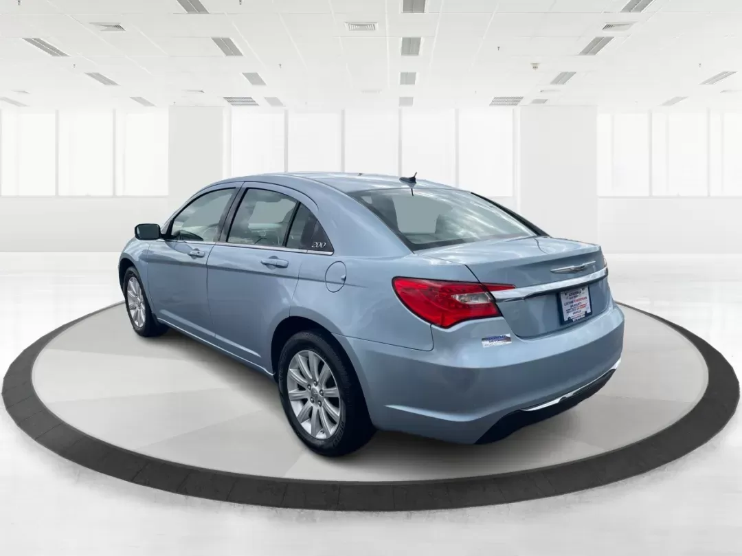 2013 Chrysler 200 Touring (1C3CCBBB1DN) with an Other engine, located at 880 E. National Road, Vandalia, OH, 45377, (937) 908-9800, 39.891918, -84.183594 - 2013 Chrysler 200 Touring - Photo#4