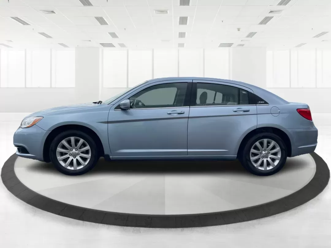2013 Chrysler 200 Touring (1C3CCBBB1DN) with an Other engine, located at 880 E. National Road, Vandalia, OH, 45377, (937) 908-9800, 39.891918, -84.183594 - 2013 Chrysler 200 Touring - Photo#5