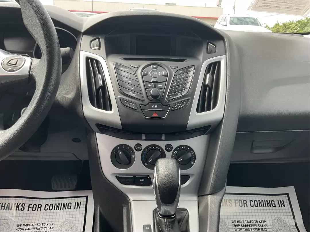 2014 Ford Focus SE (1FADP3F21EL) with an 2L I-4 gasoline direct injection engine, located at 1099 N County Rd 25A , Troy, OH, 45373, (937) 908-9800, 40.057079, -84.212883 - 2014 Ford Focus SE - Photo#12