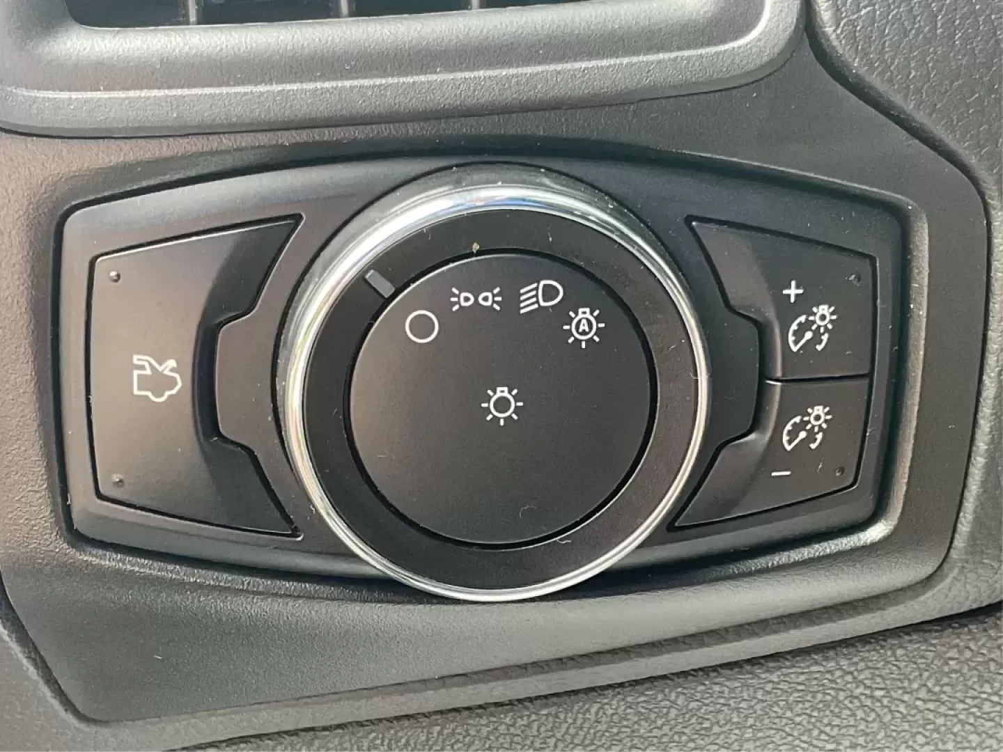 2014 Ford Focus SE (1FADP3F21EL) with an 2L I-4 gasoline direct injection engine, located at 1099 N County Rd 25A, Troy, OH, 45373, (937) 908-9800, 40.057079, -84.212883 - 2014 Ford Focus SE - Photo#16