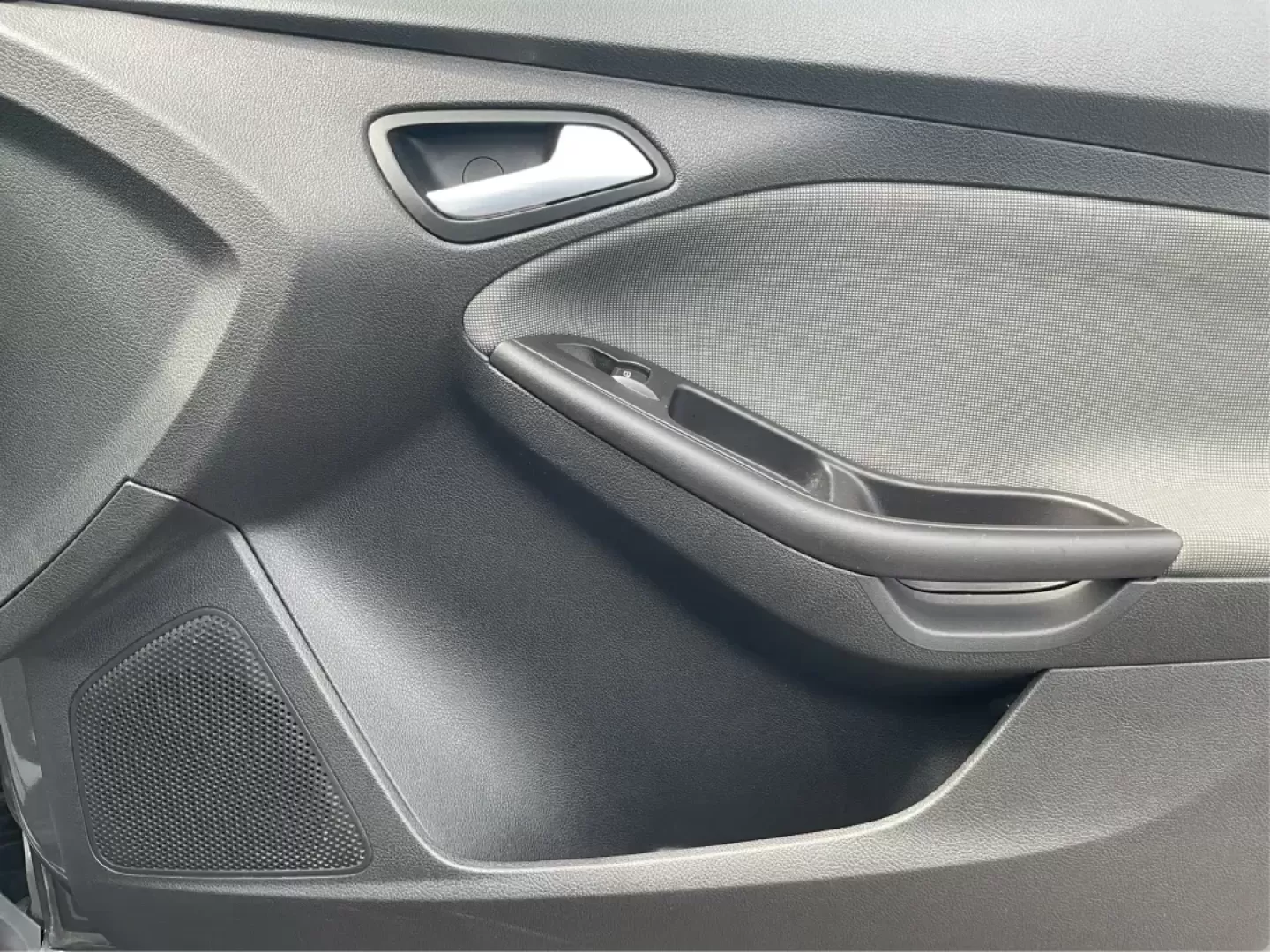 2014 Ford Focus SE (1FADP3F21EL) with an 2L I-4 gasoline direct injection engine, located at 1099 N County Rd 25A, Troy, OH, 45373, (937) 908-9800, 40.057079, -84.212883 - 2014 Ford Focus SE - Photo#18