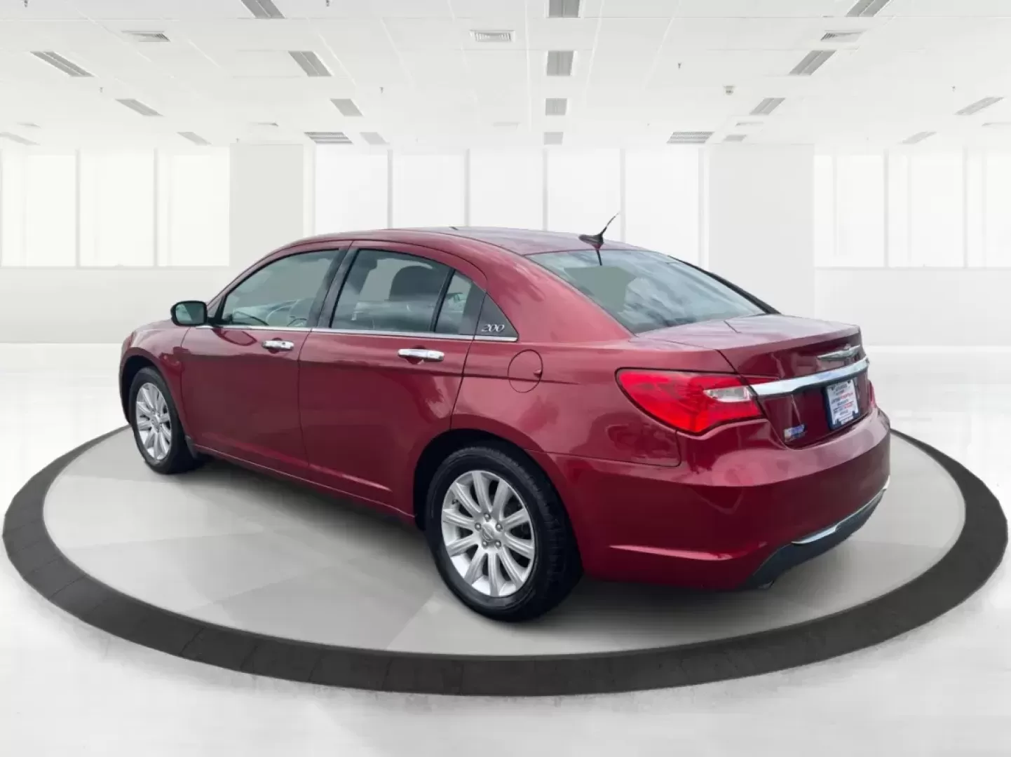 2013 Chrysler 200 Limited (1C3CCBCG7DN) with an Other engine, located at 1099 N County Rd 25A, Troy, OH, 45373, (937) 908-9800, 40.057079, -84.212883 - 2013 Chrysler 200 Limited - Photo#4