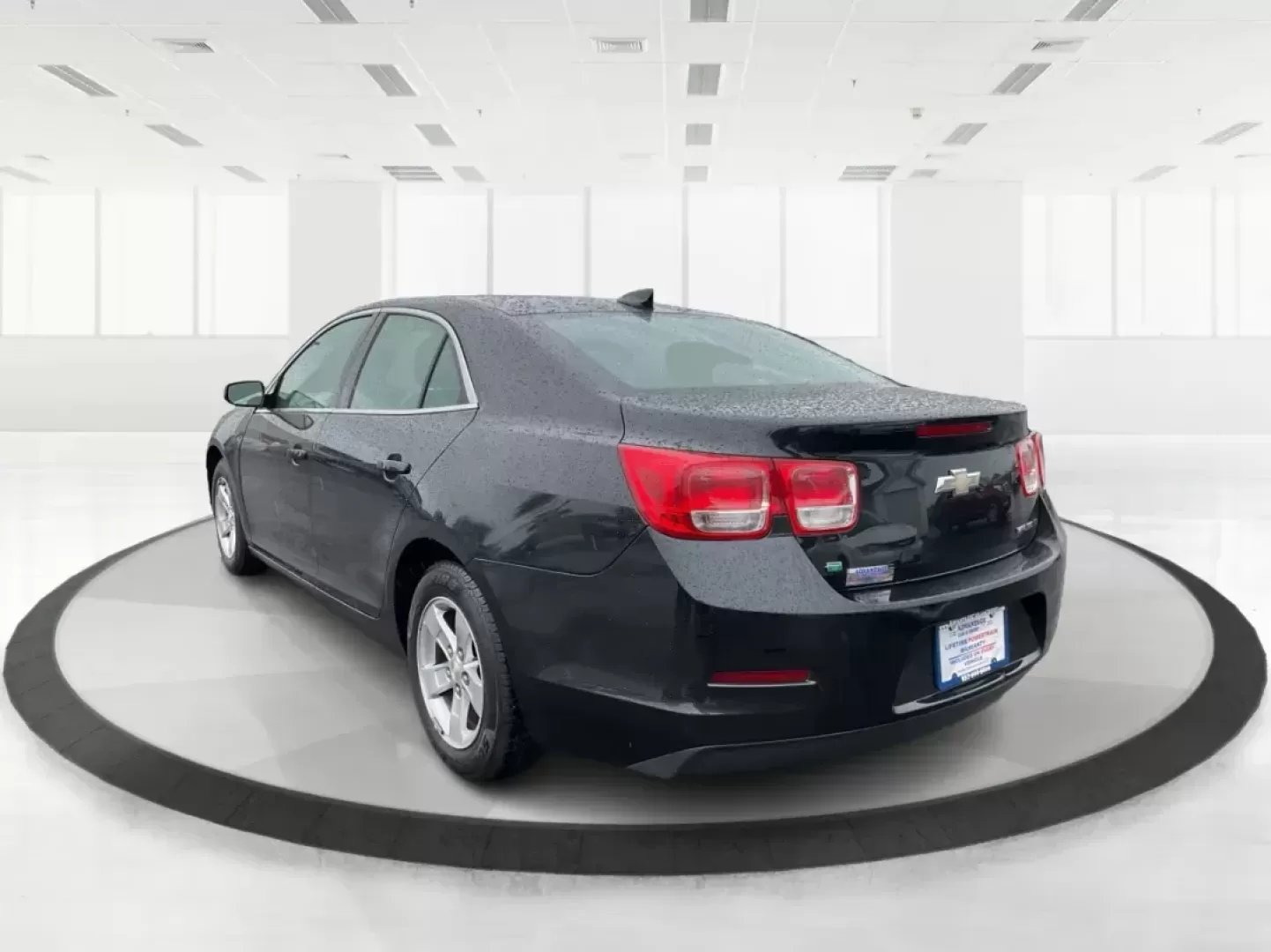 2015 Chevrolet Malibu 1LT (1G11C5SL0FF) with an ECOTEC 2.5L I-4 gasoline direct injection engine, located at 401 Woodman Dr, Riverside, OH, 45431, (937) 908-9800, 39.760899, -84.123421 - Photo#4
