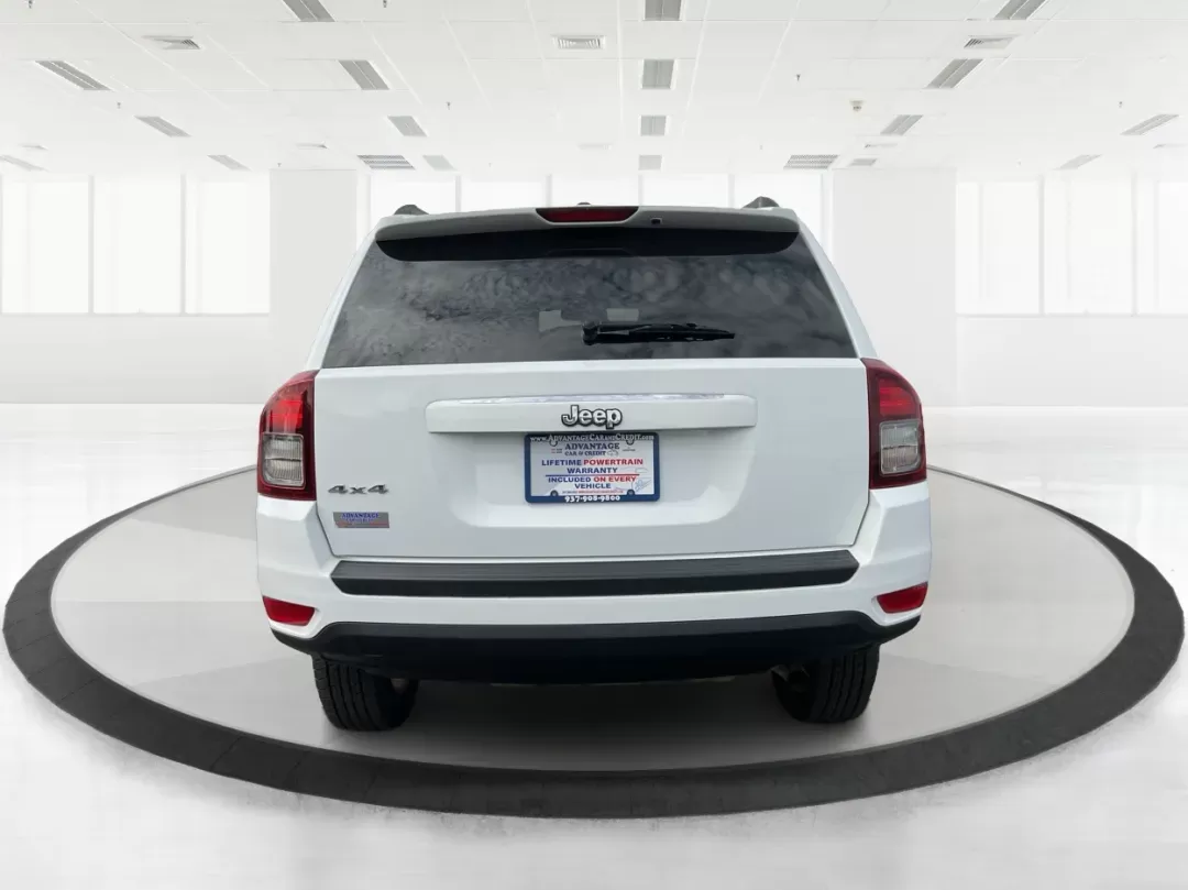 2015 Jeep Compass Sport (1C4NJDBB6FD) with an 2.4L I-4 DOHC engine, located at 1099 N County Rd 25A , Troy, OH, 45373, (937) 908-9800, 40.057079, -84.212883 - 2015 Jeep Compass Sport - Photo#3