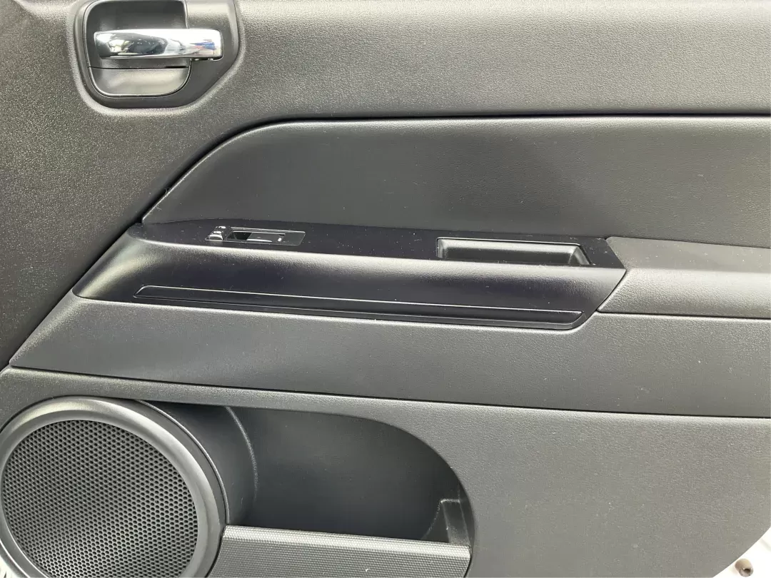 2015 Jeep Compass Sport (1C4NJDBB6FD) with an 2.4L I-4 DOHC engine, located at 1099 N County Rd 25A , Troy, OH, 45373, (937) 908-9800, 40.057079, -84.212883 - 2015 Jeep Compass Sport - Photo#17