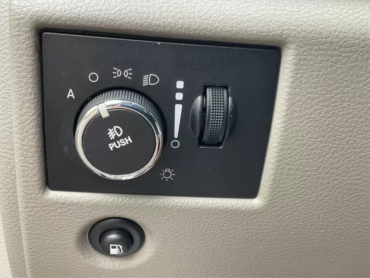 2013 Jeep Grand Cherokee Laredo (1C4RJFAGXDC) with an Other engine, located at 8750 N County Rd 25A, Piqua, OH, 45356, (937) 908-9800, 40.164391, -84.232513 - Photo#17