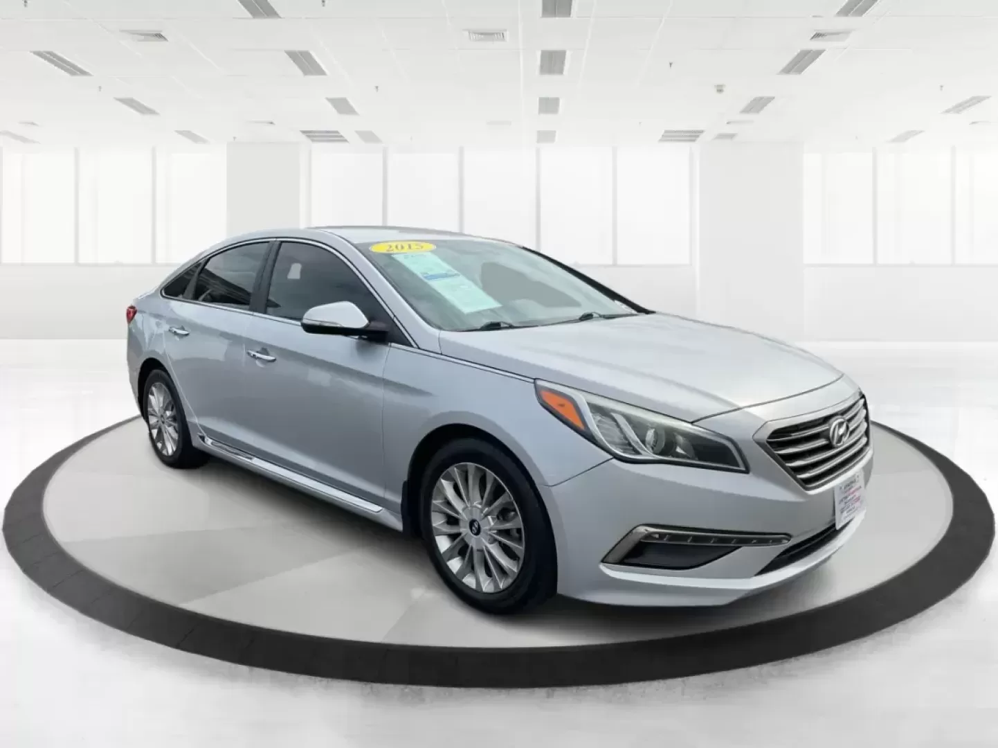 2015 Hyundai Sonata Limited (5NPE34AF6FH) with an 2.4L I-4 gasoline direct injection engine, located at 401 Woodman Dr, Riverside, OH, 45431, (937) 908-9800, 39.760899, -84.123421 - Photo#0