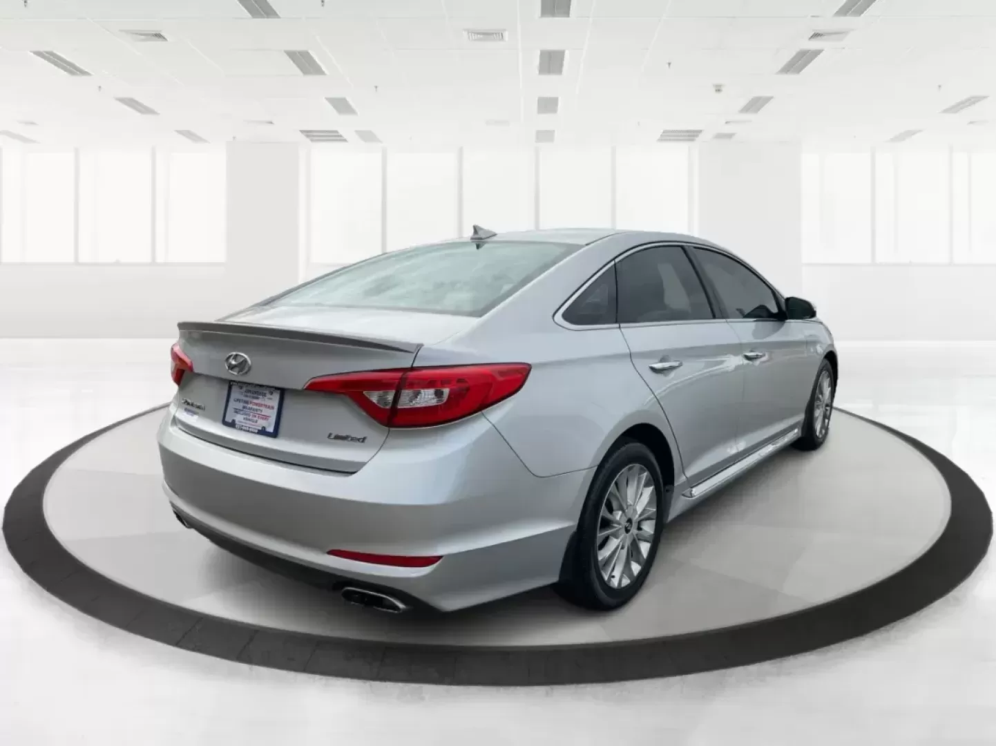 2015 Hyundai Sonata Limited (5NPE34AF6FH) with an 2.4L I-4 gasoline direct injection engine, located at 401 Woodman Dr, Riverside, OH, 45431, (937) 908-9800, 39.760899, -84.123421 - Photo#2