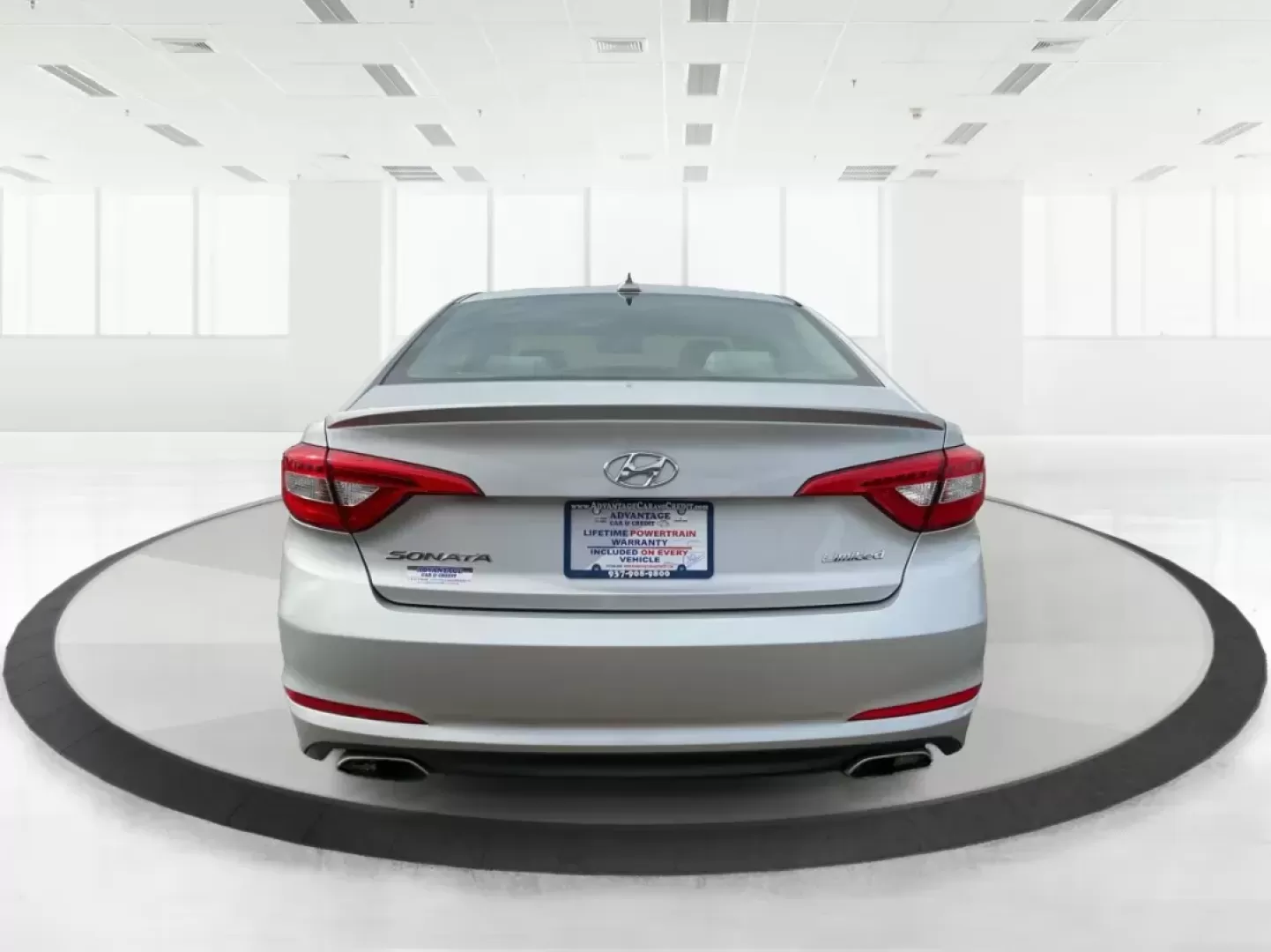 2015 Hyundai Sonata Limited (5NPE34AF6FH) with an 2.4L I-4 gasoline direct injection engine, located at 401 Woodman Dr, Riverside, OH, 45431, (937) 908-9800, 39.760899, -84.123421 - Photo#4