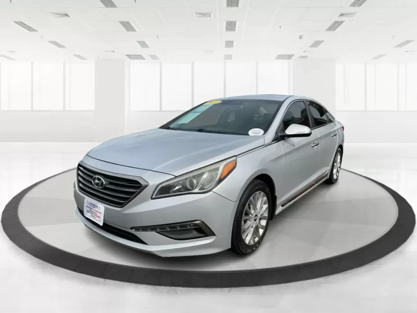 2015 Hyundai Sonata Limited (5NPE34AF6FH) with an 2.4L I-4 gasoline direct injection engine, located at 401 Woodman Dr, Riverside, OH, 45431, (937) 908-9800, 39.760899, -84.123421 - Photo#8