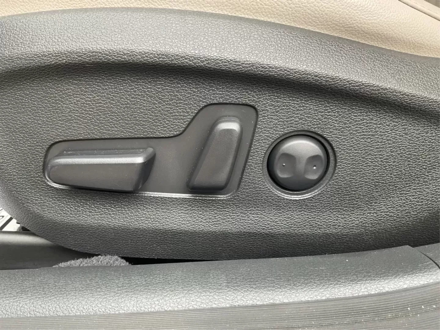 2015 Hyundai Sonata Limited (5NPE34AF6FH) with an 2.4L I-4 gasoline direct injection engine, located at 401 Woodman Dr, Riverside, OH, 45431, (937) 908-9800, 39.760899, -84.123421 - Photo#17
