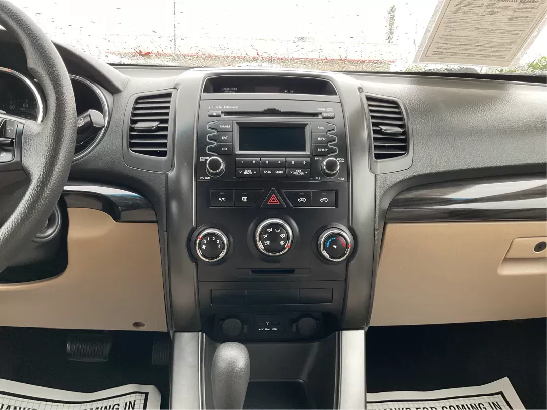 2011 Kia Sorento LX (5XYKT3A1XBG) with an 2.4L I-4 DOHC engine, located at 8750 N County Rd 25A, Piqua, OH, 45356, (937) 908-9800, 40.164391, -84.232513 - 2011 Kia Sorento LX - Photo#11