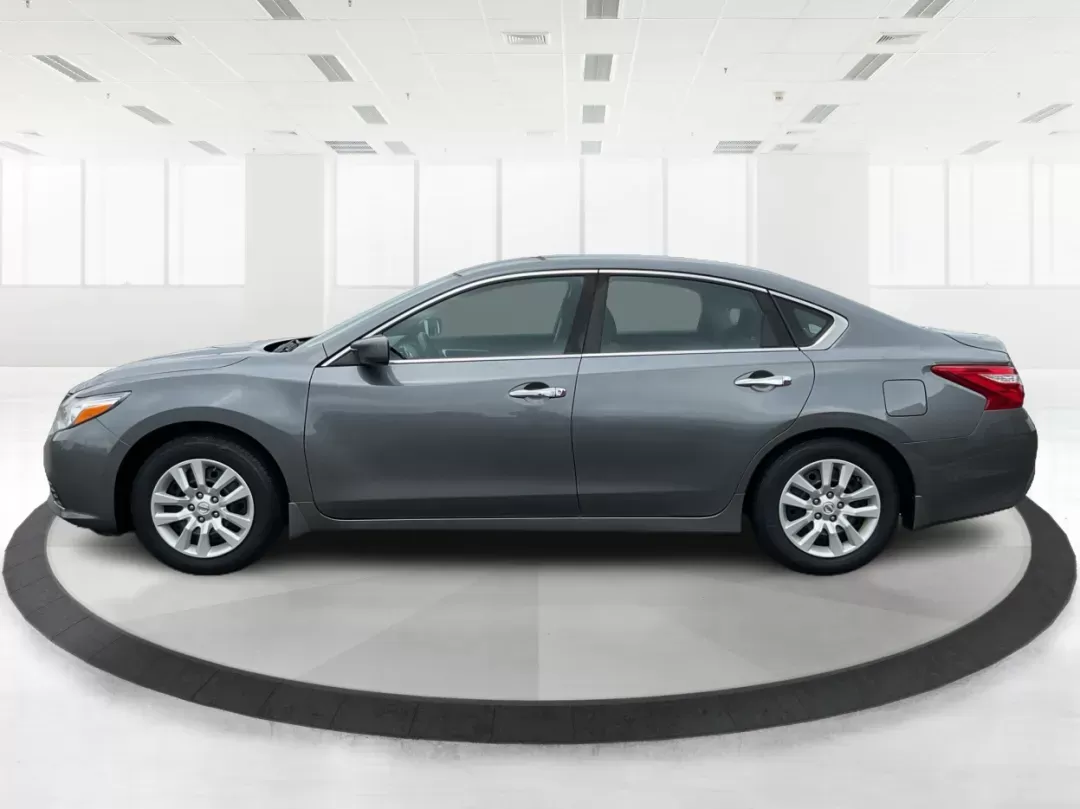 2017 Nissan Altima 2.5 S (1N4AL3APXHC) with an 2.5L I-4 DOHC engine, located at 401 Woodman Dr, Riverside, OH, 45431, (937) 908-9800, 39.760899, -84.123421 - 2017 Nissan Altima 2.5 S - Photo#5