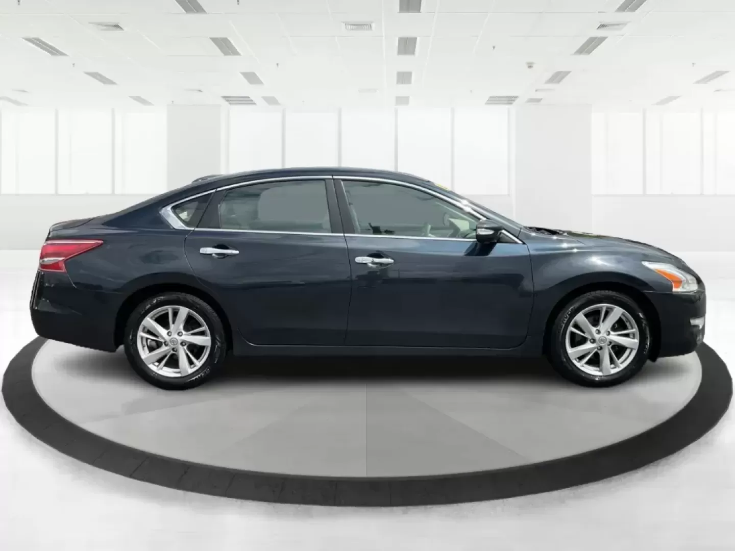 2013 Nissan Altima 2.5 SL (1N4AL3AP9DN) with an 2.5L I-4 DOHC engine, located at 880 E. National Road, Vandalia, OH, 45377, (937) 908-9800, 39.891918, -84.183594 - Photo#1