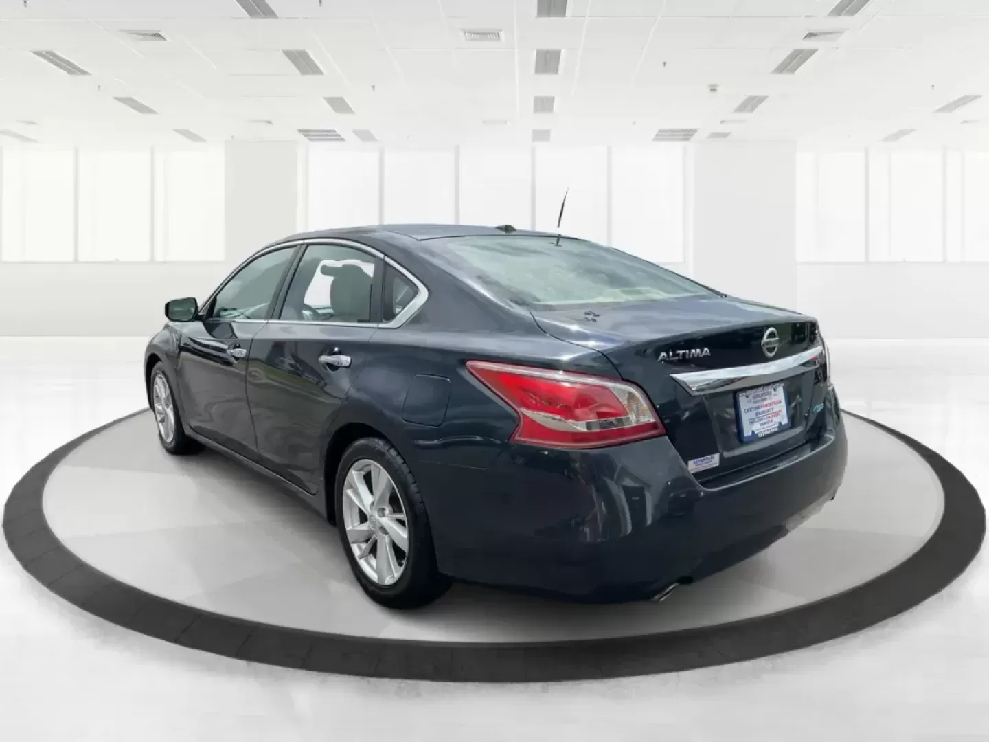 2013 Nissan Altima 2.5 SL (1N4AL3AP9DN) with an 2.5L I-4 DOHC engine, located at 880 E. National Road, Vandalia, OH, 45377, (937) 908-9800, 39.891918, -84.183594 - Photo#5
