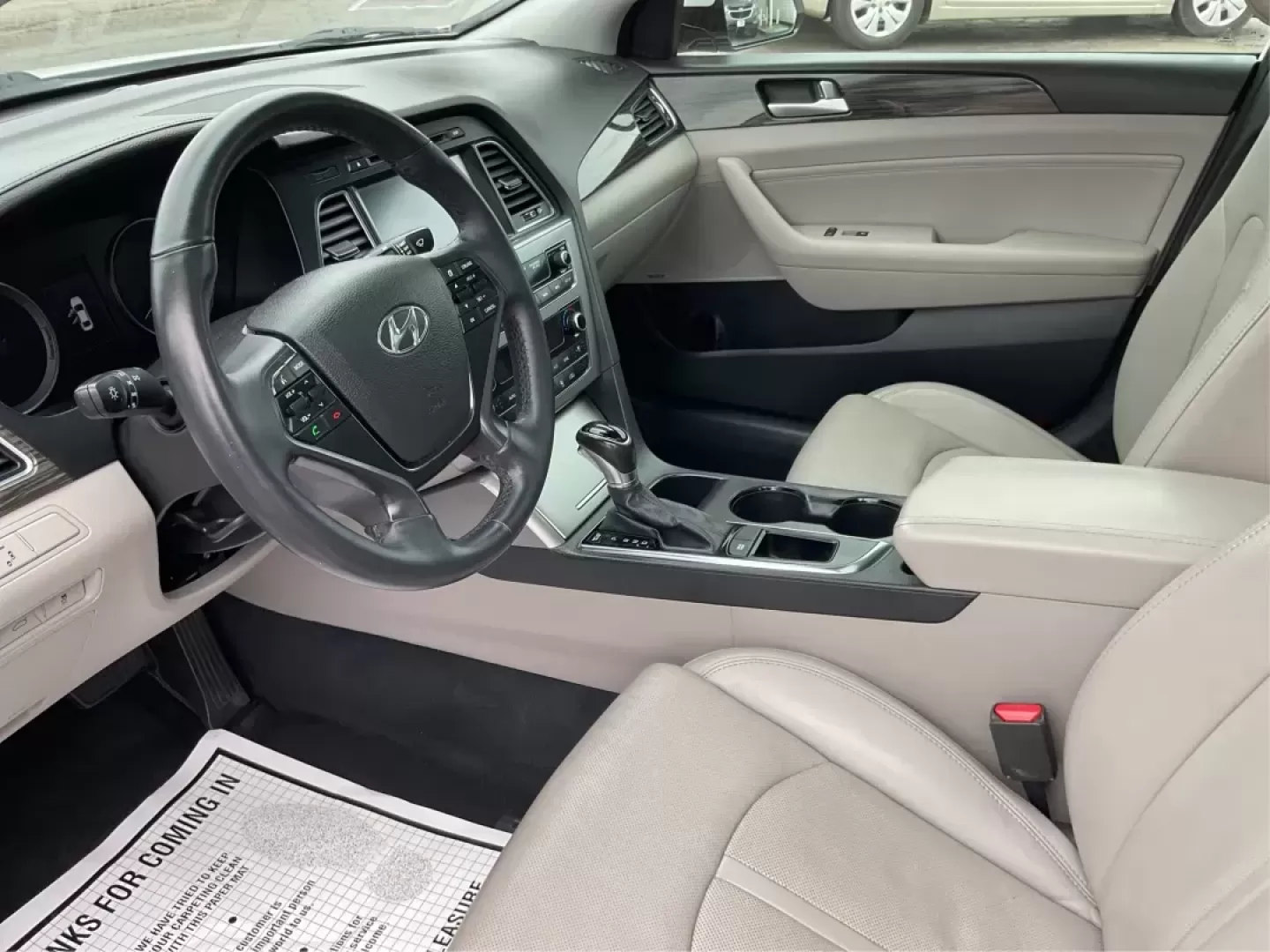 2015 Hyundai Sonata Limited (5NPE34AF5FH) with an 2.4L I-4 gasoline direct injection engine, located at 4508 South Dixie Dr, Moraine, OH, 45439, (937) 908-9800, 39.689976, -84.218452 - Photo#8
