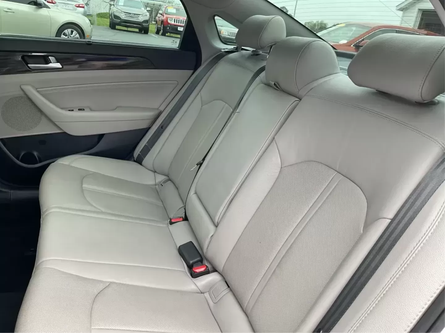 2015 Hyundai Sonata Limited (5NPE34AF5FH) with an 2.4L I-4 gasoline direct injection engine, located at 4508 South Dixie Dr, Moraine, OH, 45439, (937) 908-9800, 39.689976, -84.218452 - Photo#9