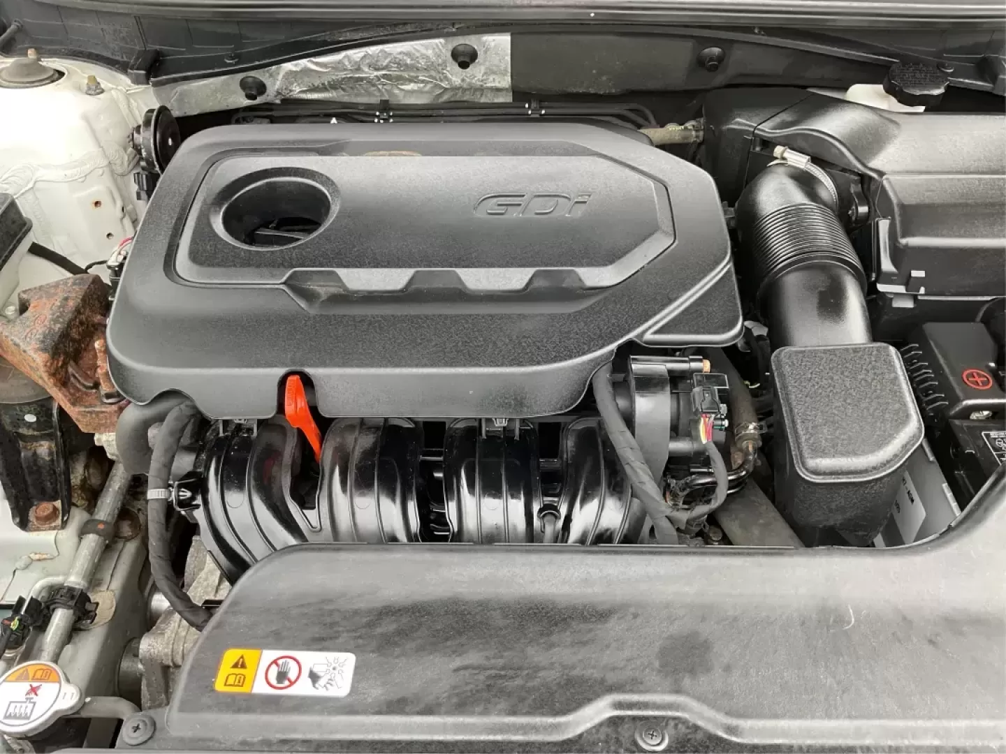 2015 Hyundai Sonata Limited (5NPE34AF5FH) with an 2.4L I-4 gasoline direct injection engine, located at 4508 South Dixie Dr, Moraine, OH, 45439, (937) 908-9800, 39.689976, -84.218452 - Photo#10