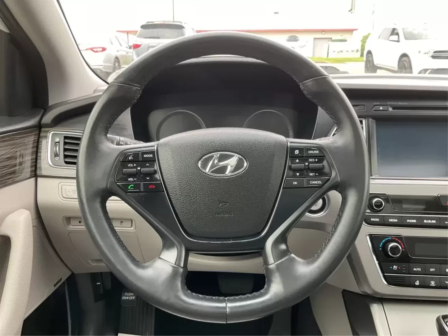 2015 Hyundai Sonata Limited (5NPE34AF5FH) with an 2.4L I-4 gasoline direct injection engine, located at 4508 South Dixie Dr, Moraine, OH, 45439, (937) 908-9800, 39.689976, -84.218452 - Photo#15