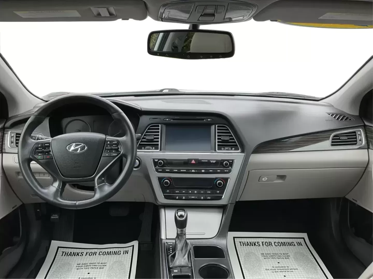 2015 Hyundai Sonata Limited (5NPE34AF5FH) with an 2.4L I-4 gasoline direct injection engine, located at 4508 South Dixie Dr, Moraine, OH, 45439, (937) 908-9800, 39.689976, -84.218452 - Photo#19
