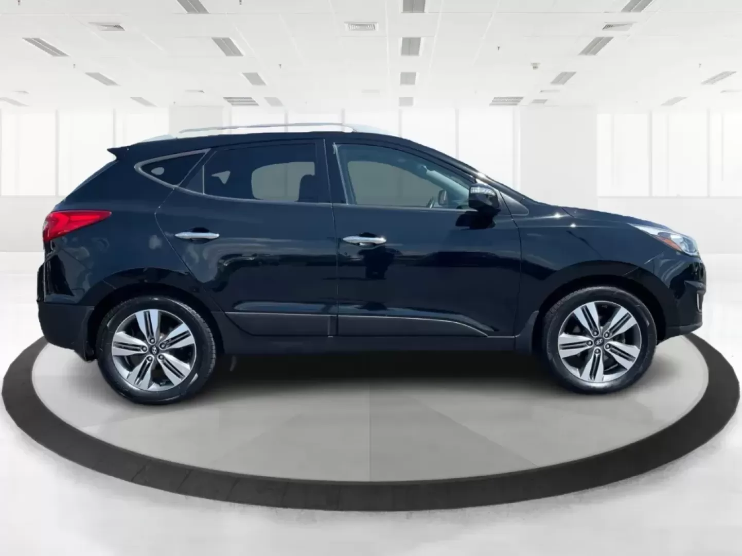 2015 Hyundai Tucson Limited (KM8JUCAG0FU) with an Theta II 2.4L I-4 gasoline direct injection engine, located at 401 Woodman Dr, Riverside, OH, 45431, (937) 908-9800, 39.760899, -84.123421 - 2015 Hyundai Tucson Limited - Photo#1