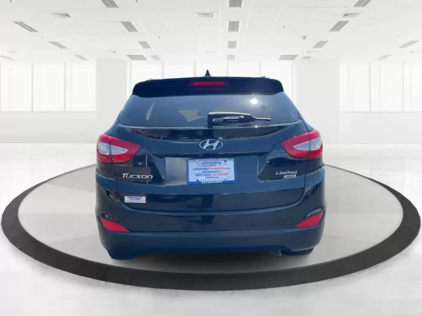 2015 Hyundai Tucson Limited (KM8JUCAG0FU) with an Theta II 2.4L I-4 gasoline direct injection engine, located at 401 Woodman Dr, Riverside, OH, 45431, (937) 908-9800, 39.760899, -84.123421 - 2015 Hyundai Tucson Limited - Photo#3