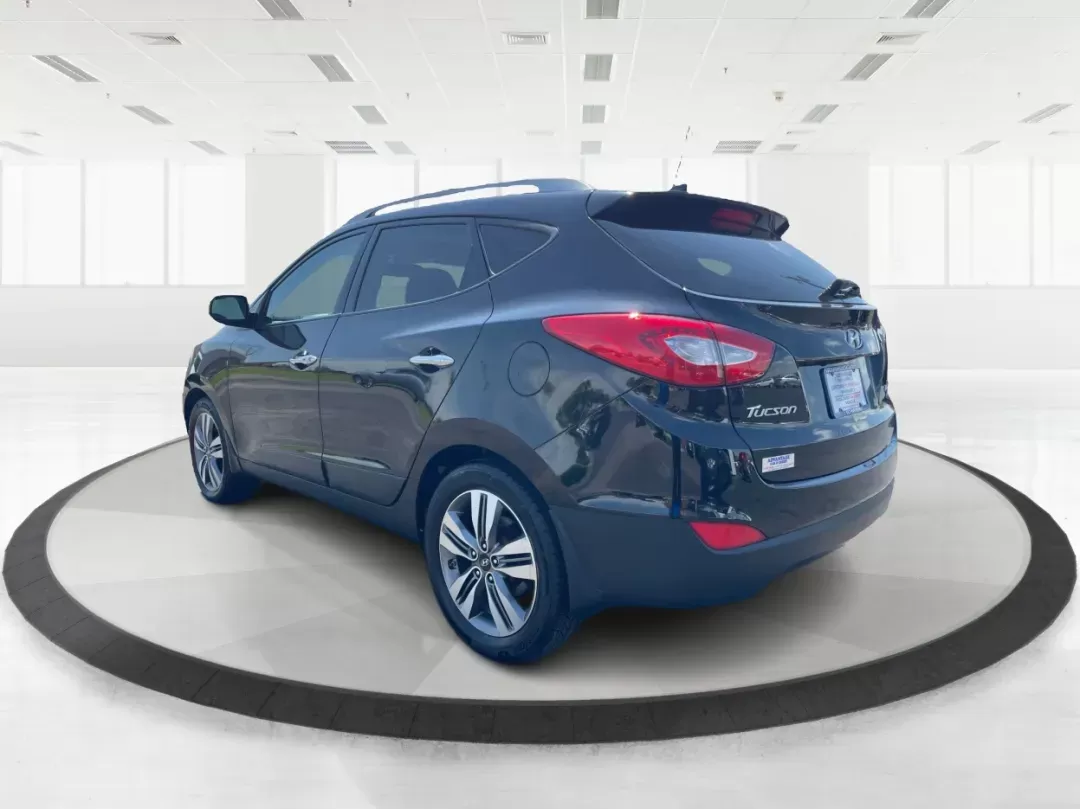 2015 Hyundai Tucson Limited (KM8JUCAG0FU) with an Theta II 2.4L I-4 gasoline direct injection engine, located at 401 Woodman Dr, Riverside, OH, 45431, (937) 908-9800, 39.760899, -84.123421 - 2015 Hyundai Tucson Limited - Photo#4