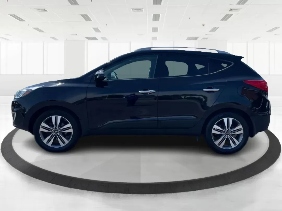 2015 Hyundai Tucson Limited (KM8JUCAG0FU) with an Theta II 2.4L I-4 gasoline direct injection engine, located at 401 Woodman Dr, Riverside, OH, 45431, (937) 908-9800, 39.760899, -84.123421 - 2015 Hyundai Tucson Limited - Photo#5