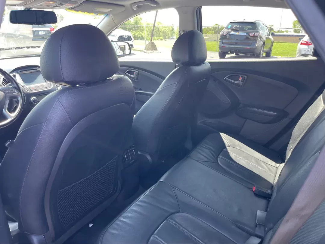 2015 Hyundai Tucson Limited (KM8JUCAG0FU) with an Theta II 2.4L I-4 gasoline direct injection engine, located at 401 Woodman Dr, Riverside, OH, 45431, (937) 908-9800, 39.760899, -84.123421 - 2015 Hyundai Tucson Limited - Photo#9