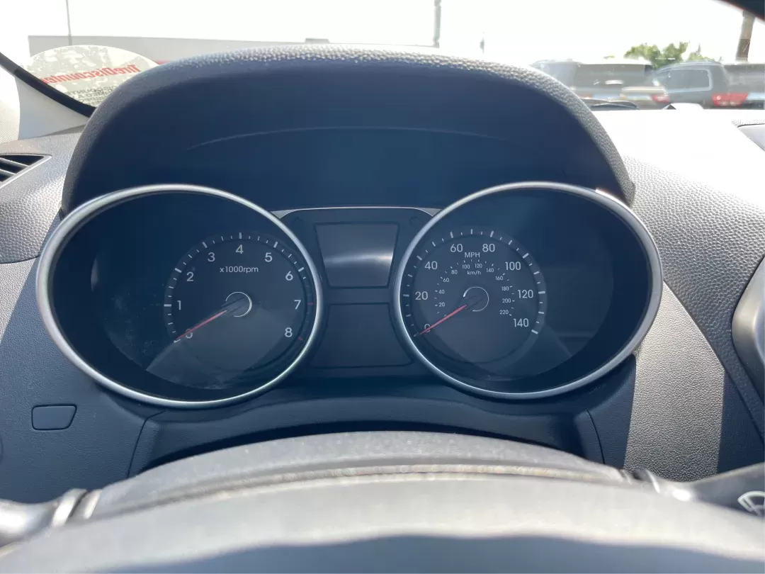 2015 Hyundai Tucson Limited (KM8JUCAG0FU) with an Theta II 2.4L I-4 gasoline direct injection engine, located at 401 Woodman Dr, Riverside, OH, 45431, (937) 908-9800, 39.760899, -84.123421 - 2015 Hyundai Tucson Limited - Photo#14