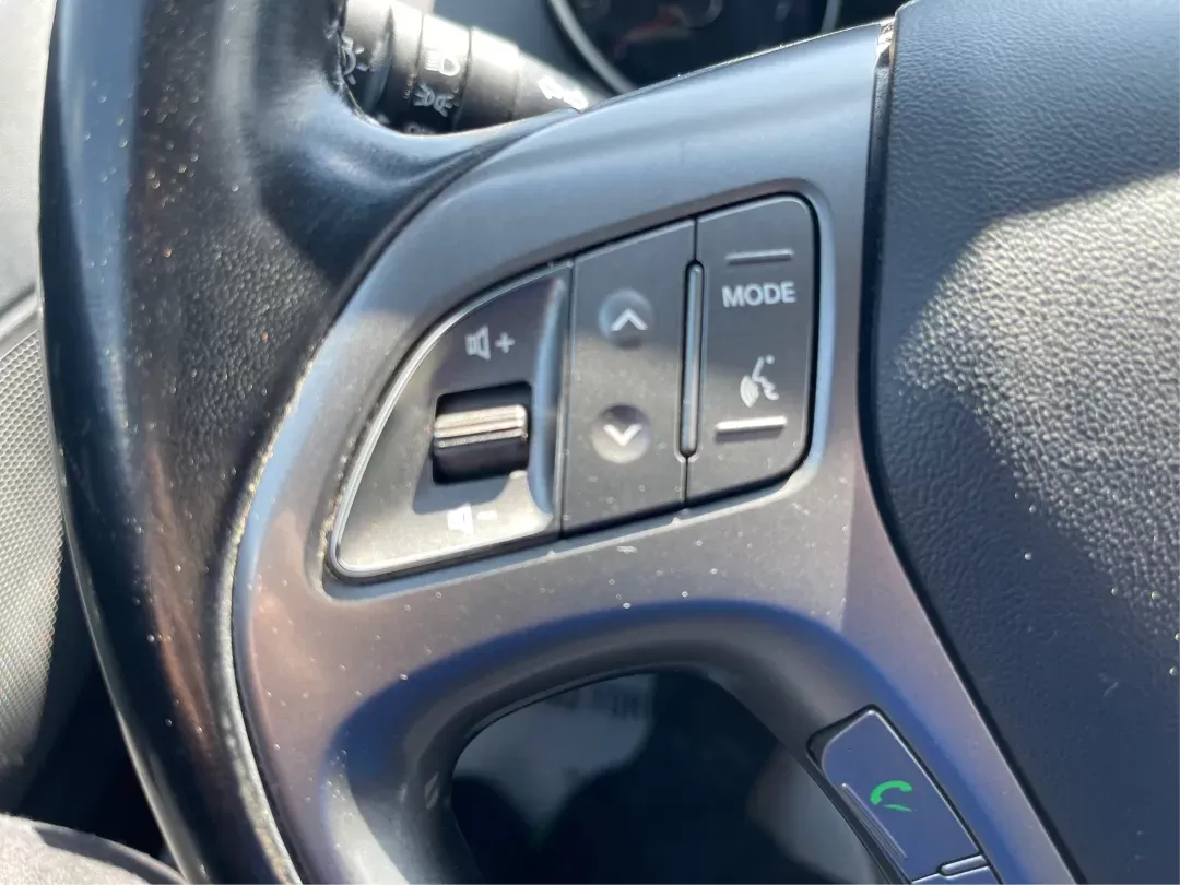 2015 Hyundai Tucson Limited (KM8JUCAG0FU) with an Theta II 2.4L I-4 gasoline direct injection engine, located at 401 Woodman Dr, Riverside, OH, 45431, (937) 908-9800, 39.760899, -84.123421 - 2015 Hyundai Tucson Limited - Photo#15