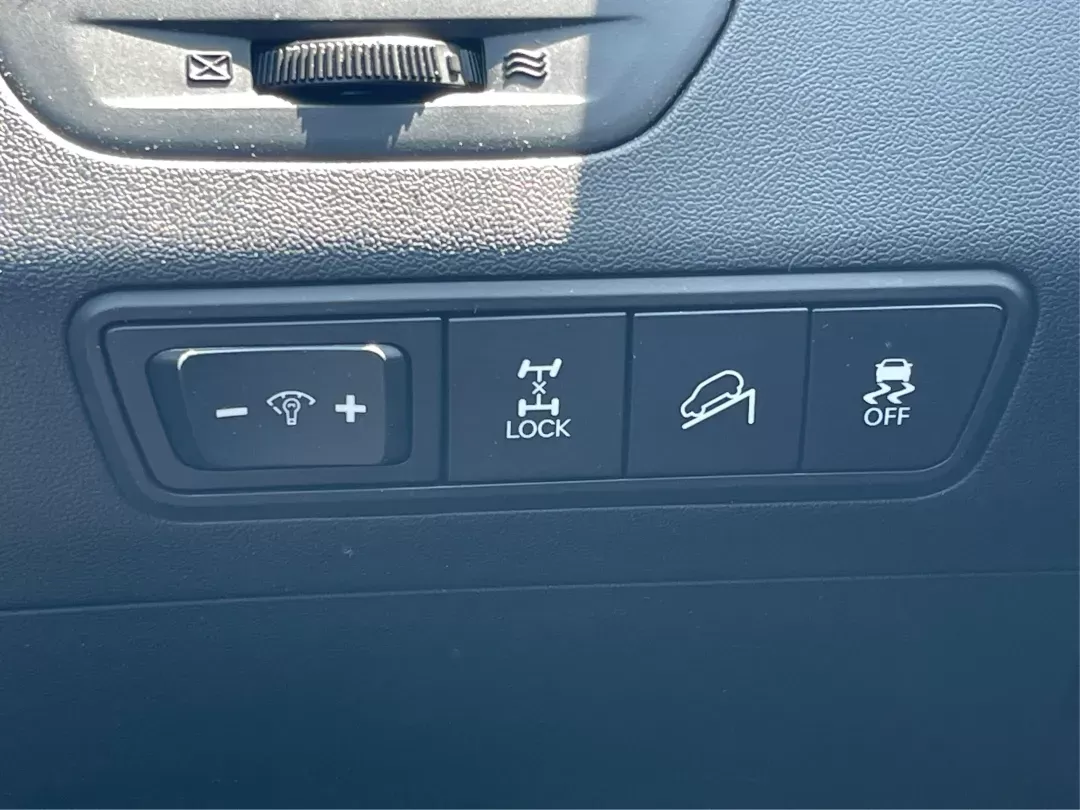 2015 Hyundai Tucson Limited (KM8JUCAG0FU) with an Theta II 2.4L I-4 gasoline direct injection engine, located at 401 Woodman Dr, Riverside, OH, 45431, (937) 908-9800, 39.760899, -84.123421 - 2015 Hyundai Tucson Limited - Photo#16