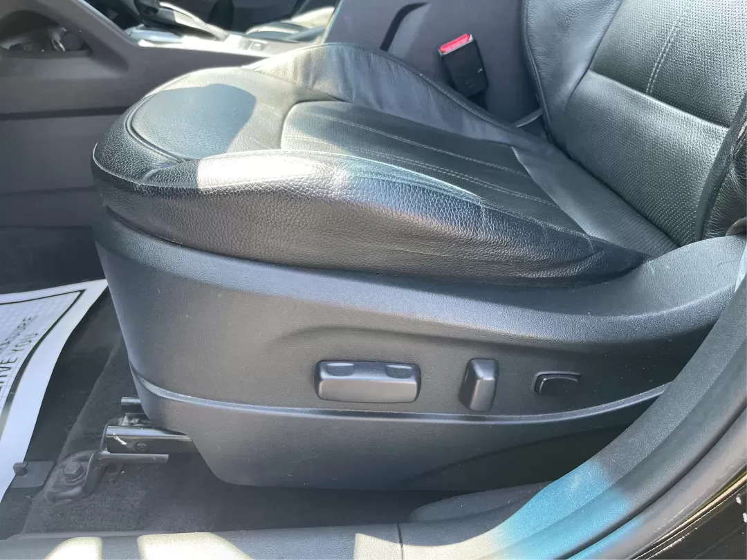2015 Hyundai Tucson Limited (KM8JUCAG0FU) with an Theta II 2.4L I-4 gasoline direct injection engine, located at 401 Woodman Dr, Riverside, OH, 45431, (937) 908-9800, 39.760899, -84.123421 - 2015 Hyundai Tucson Limited - Photo#17
