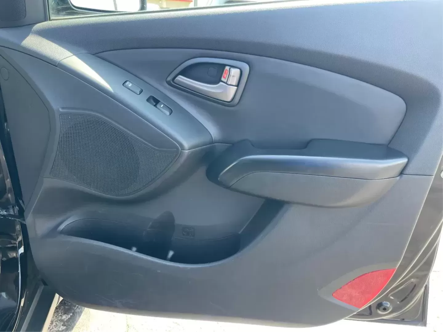2015 Hyundai Tucson Limited (KM8JUCAG0FU) with an Theta II 2.4L I-4 gasoline direct injection engine, located at 401 Woodman Dr, Riverside, OH, 45431, (937) 908-9800, 39.760899, -84.123421 - 2015 Hyundai Tucson Limited - Photo#19