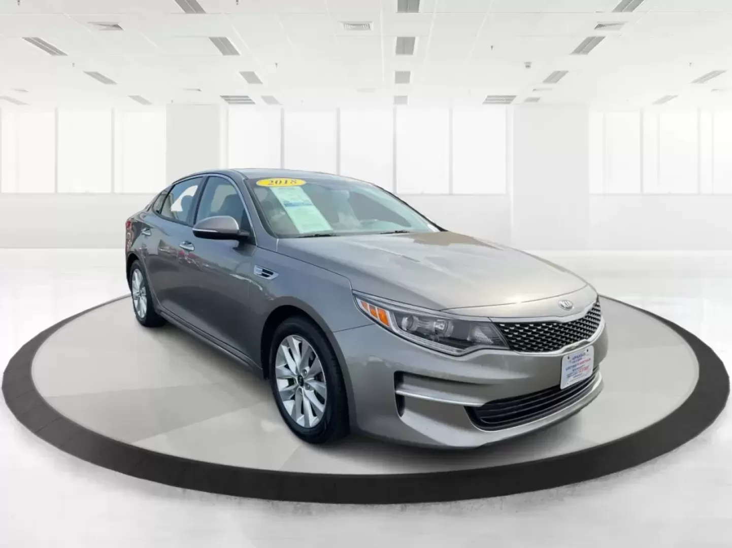 2018 Kia Optima EX (5XXGU4L36JG) with an Theta II 2.4L I-4 gasoline direct injection engine, located at 880 E. National Road, Vandalia, OH, 45377, (937) 908-9800, 39.891918, -84.183594 - Photo#0